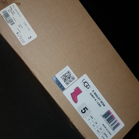 Bailey Bow Uggs (Size 5)*FINAL MARKDOWN* - Picture 6 of 6